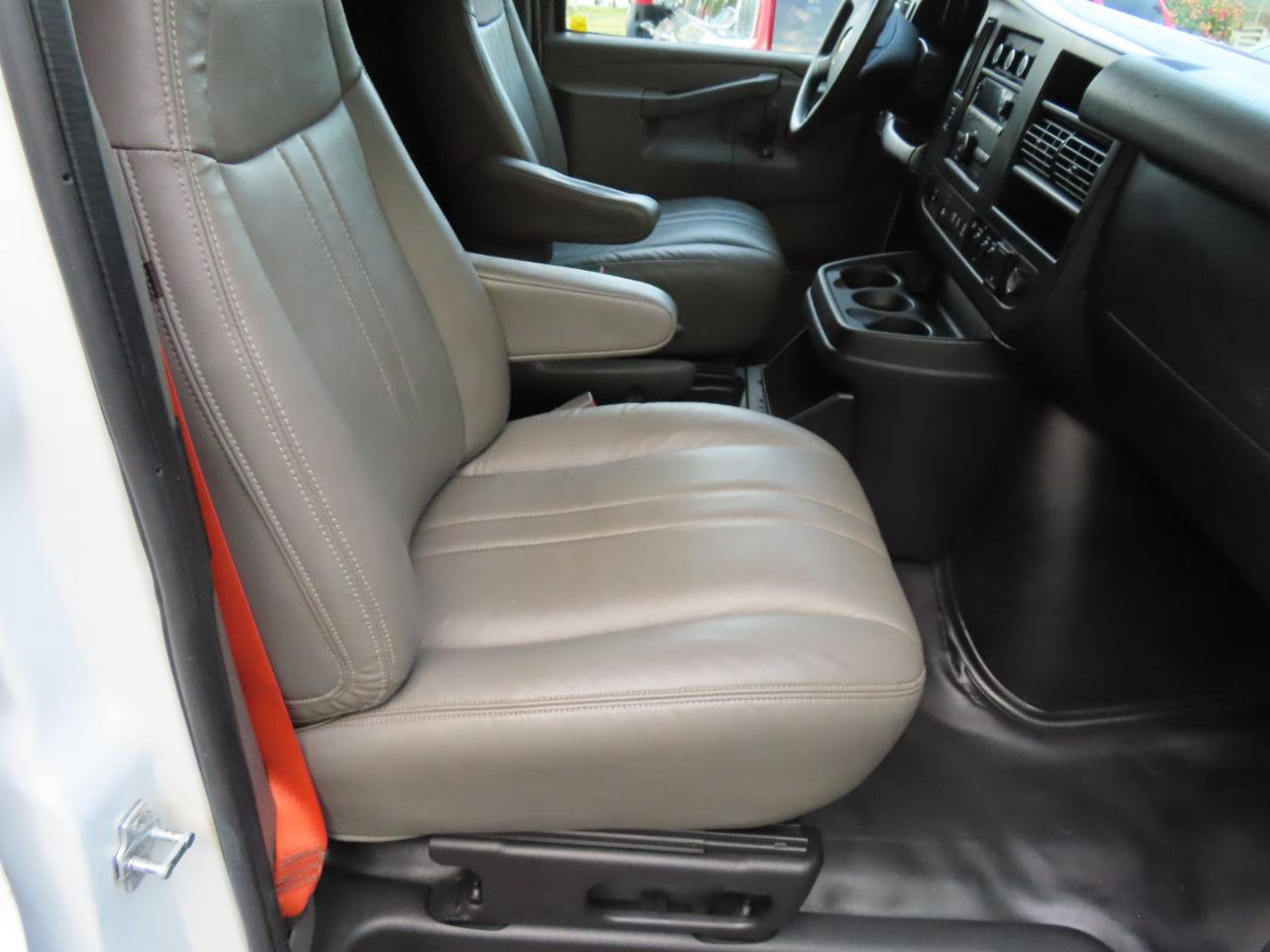 Used 2018 Chevrolet Express 2500 w/ Driver Convenience Package RWD image 8