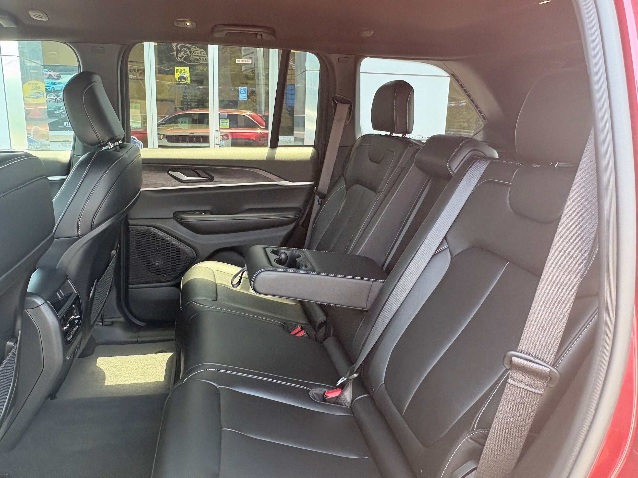Certified 2024 Jeep Grand Cherokee Limited AWD/4WD image 13