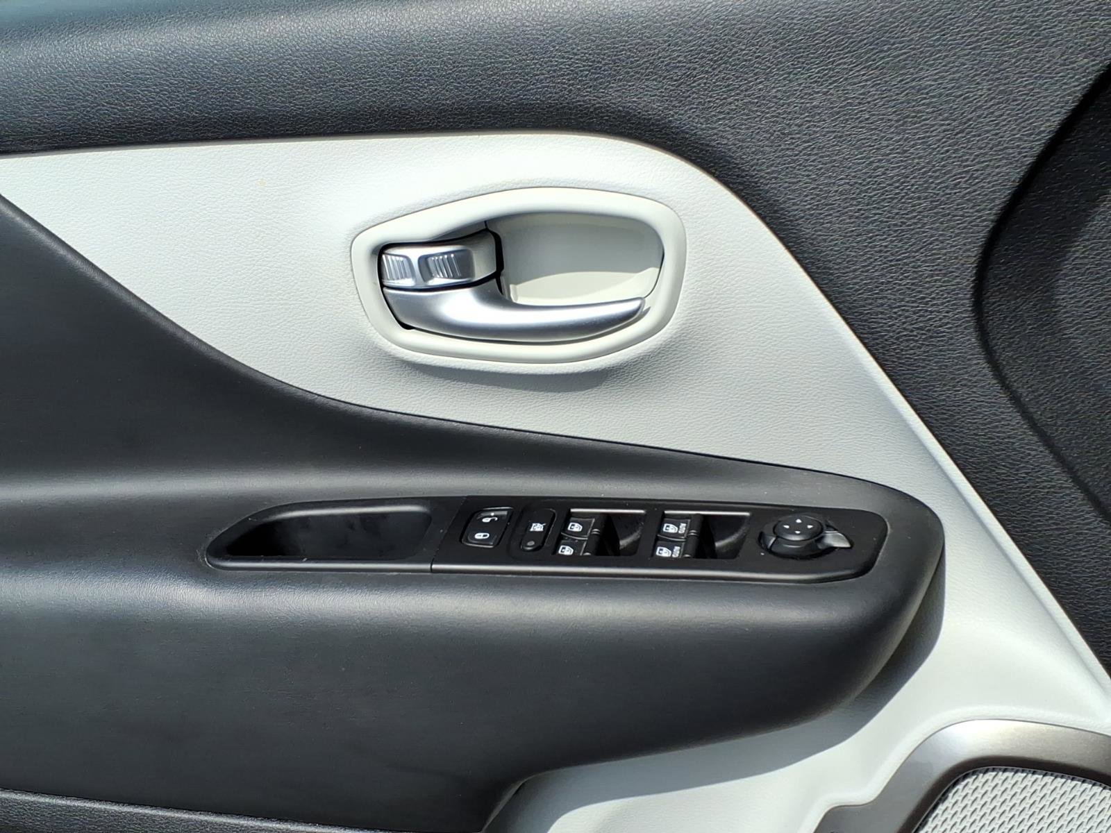 Used 2020 Jeep Renegade Limited w/ Safety and Security Group FWD image 24