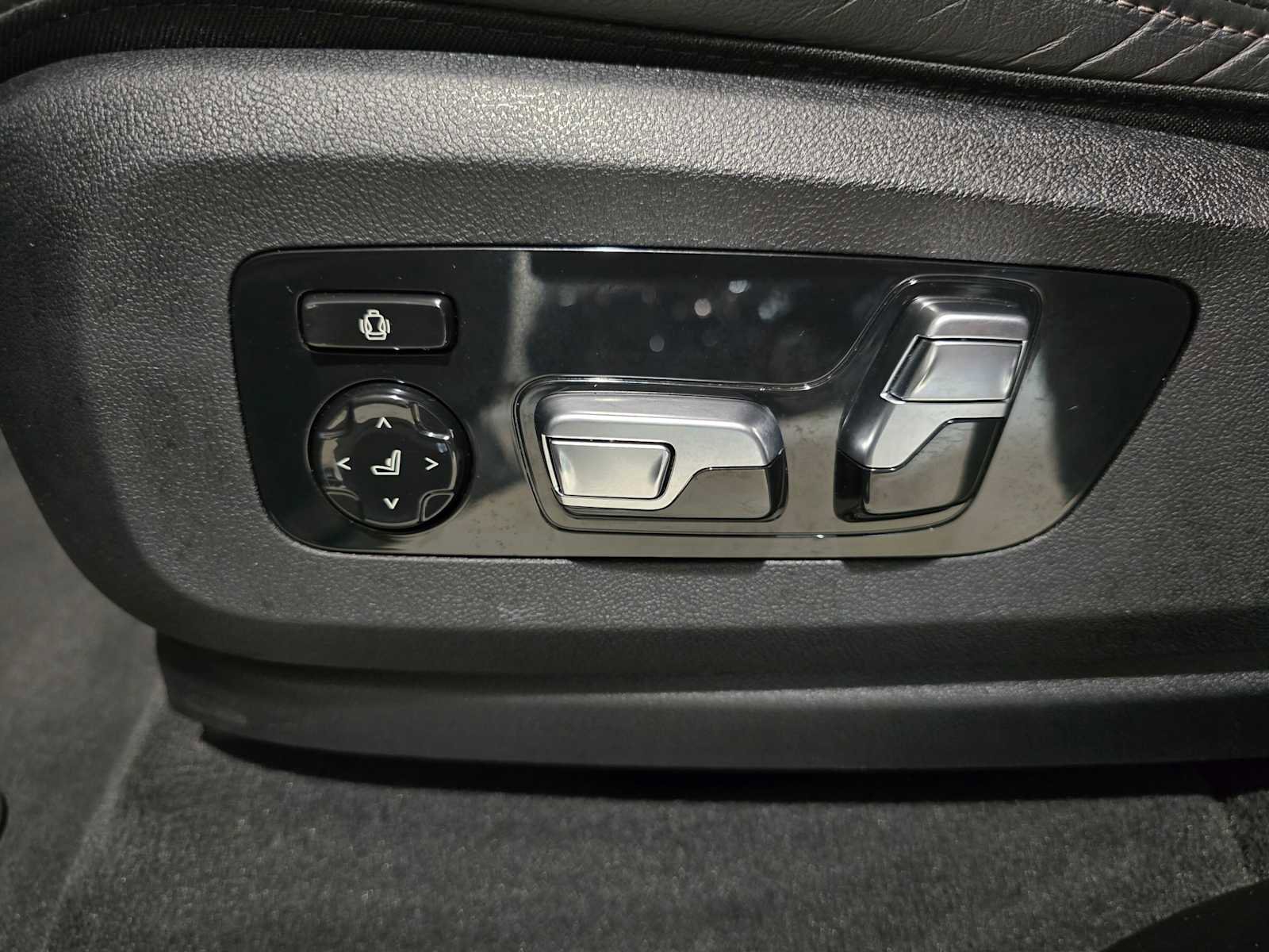 Used 2024 BMW X5 xDrive40i w/ Premium Package image 24