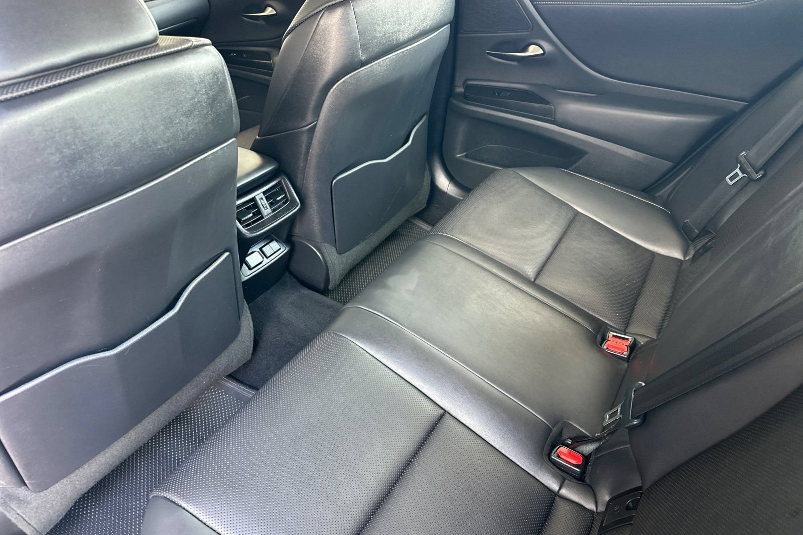 Used 2020 Lexus ES 300h w/ Premium Package FWD image 9
