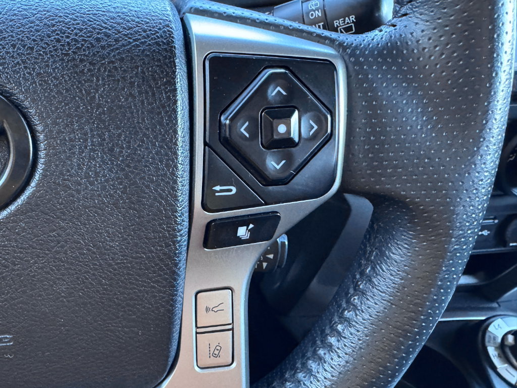 Used 2022 Toyota 4Runner SR5 AWD/4WD image 28