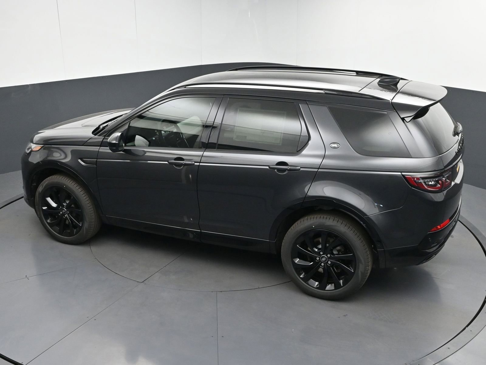 New 2025 Land Rover Discovery Sport Dynamic SE image 40