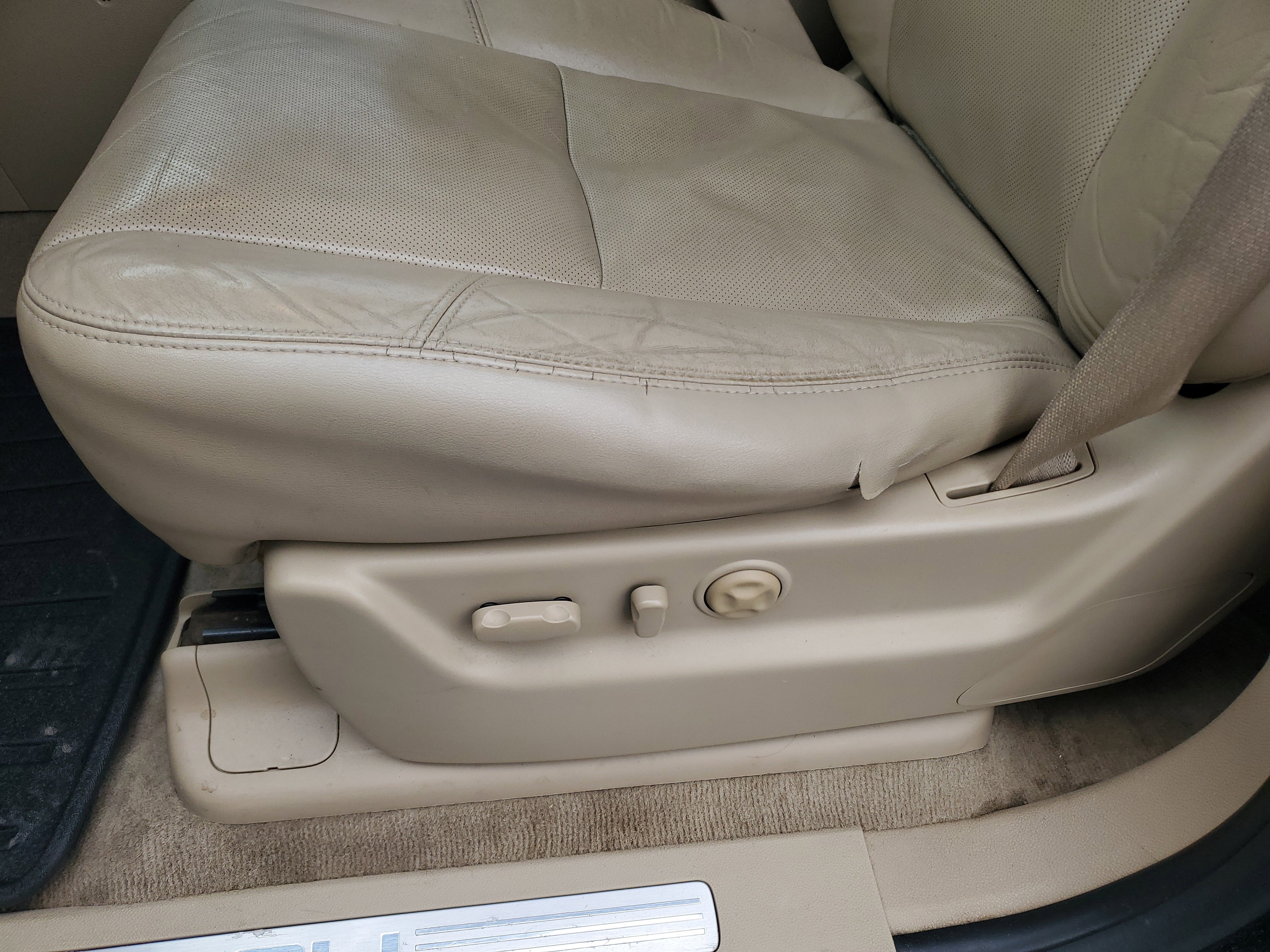 Used 2011 GMC Yukon XL Denali image 26