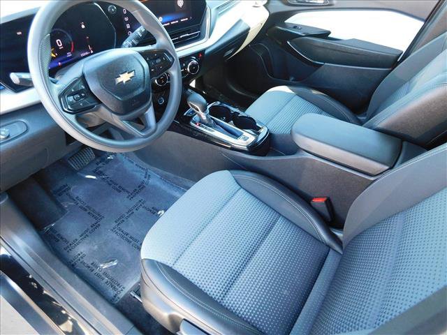 Used 2025 Chevrolet Trax LT FWD image 16