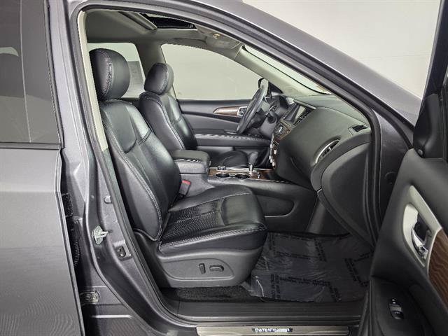 Used 2018 Nissan Pathfinder Platinum AWD/4WD image 13