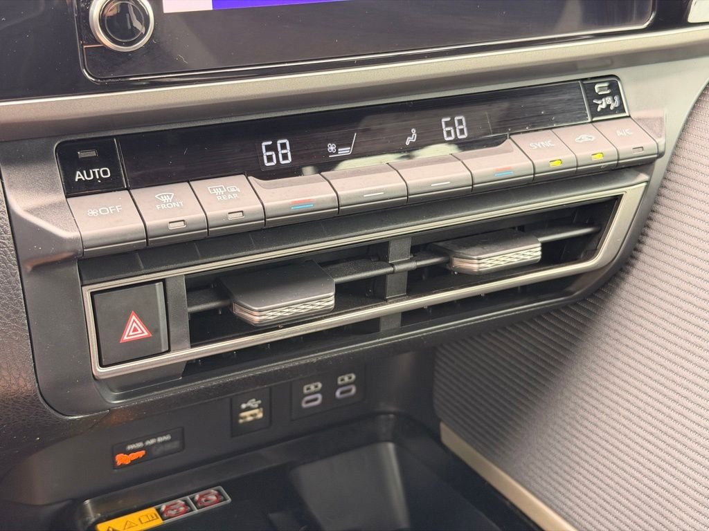 Used 2025 Toyota Camry SE FWD image 31
