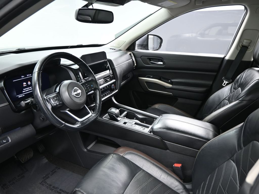 Used 2022 Nissan Pathfinder Platinum w/ Cargo Package image 8