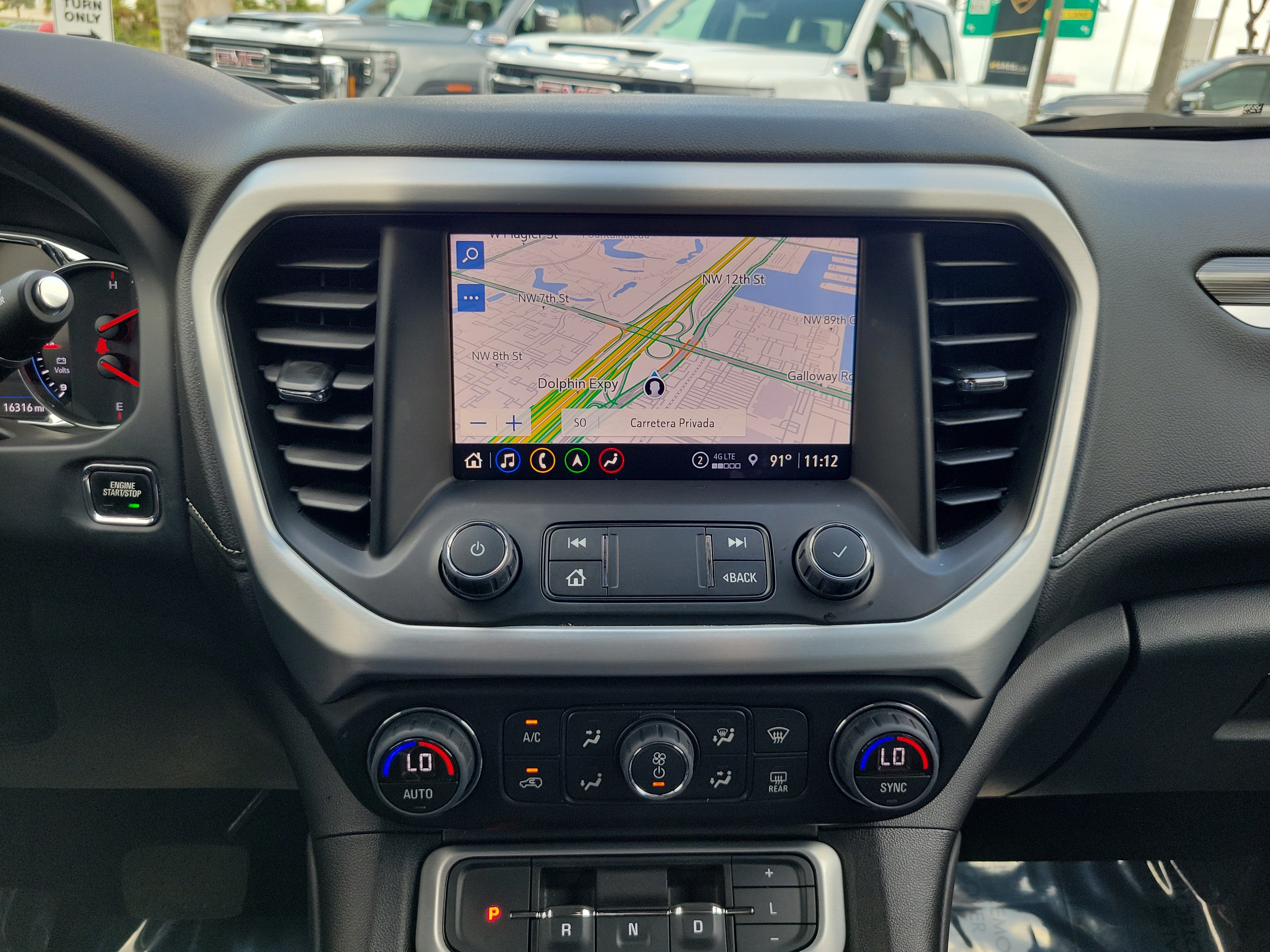 Used 2023 GMC Acadia SLT w/ Technology Package FWD image 10