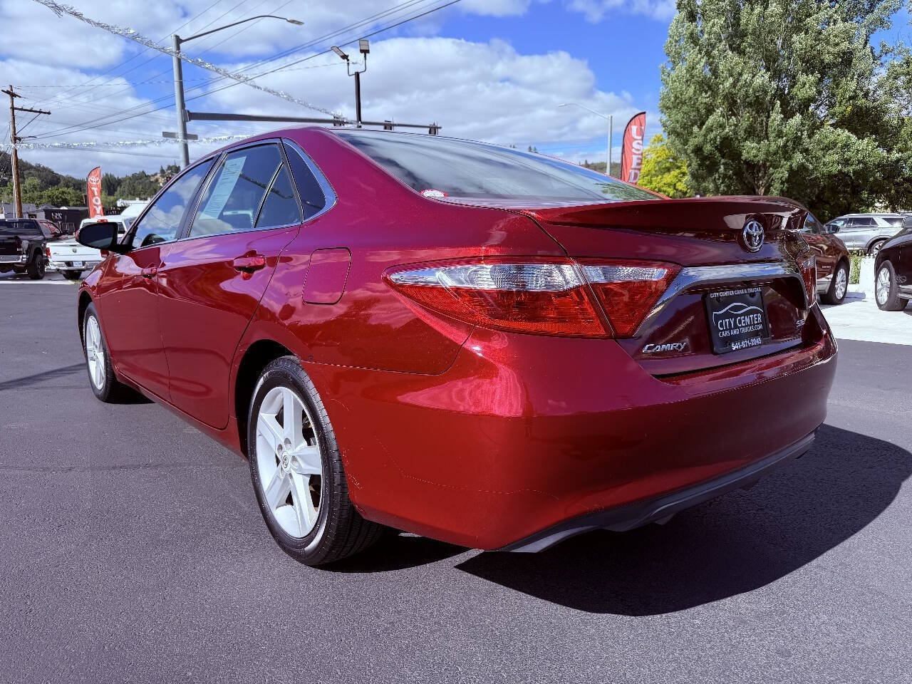 Used 2016 Toyota Camry SE FWD image 19