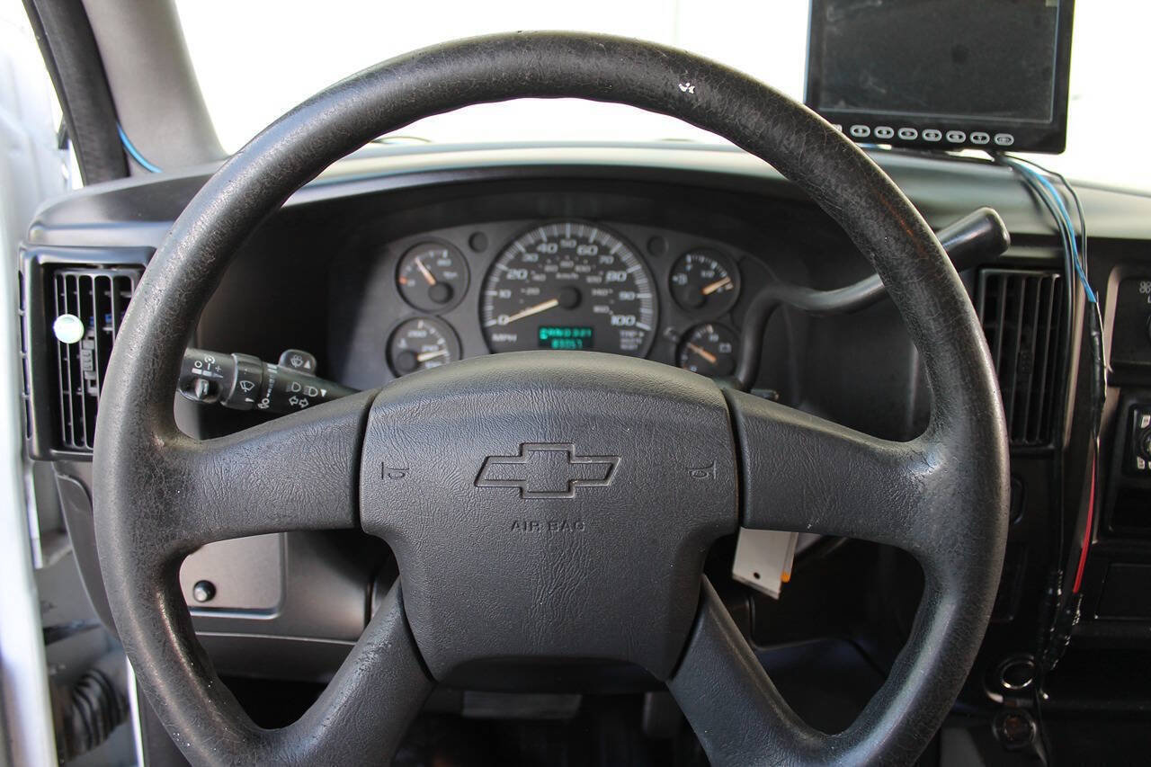 Used 2004 Chevrolet Express 1500 RWD image 32