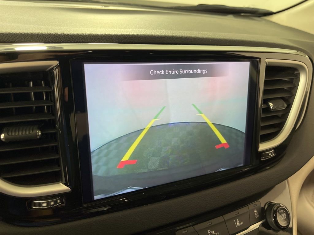 Used 2024 Chrysler Pacifica Touring-L image 30