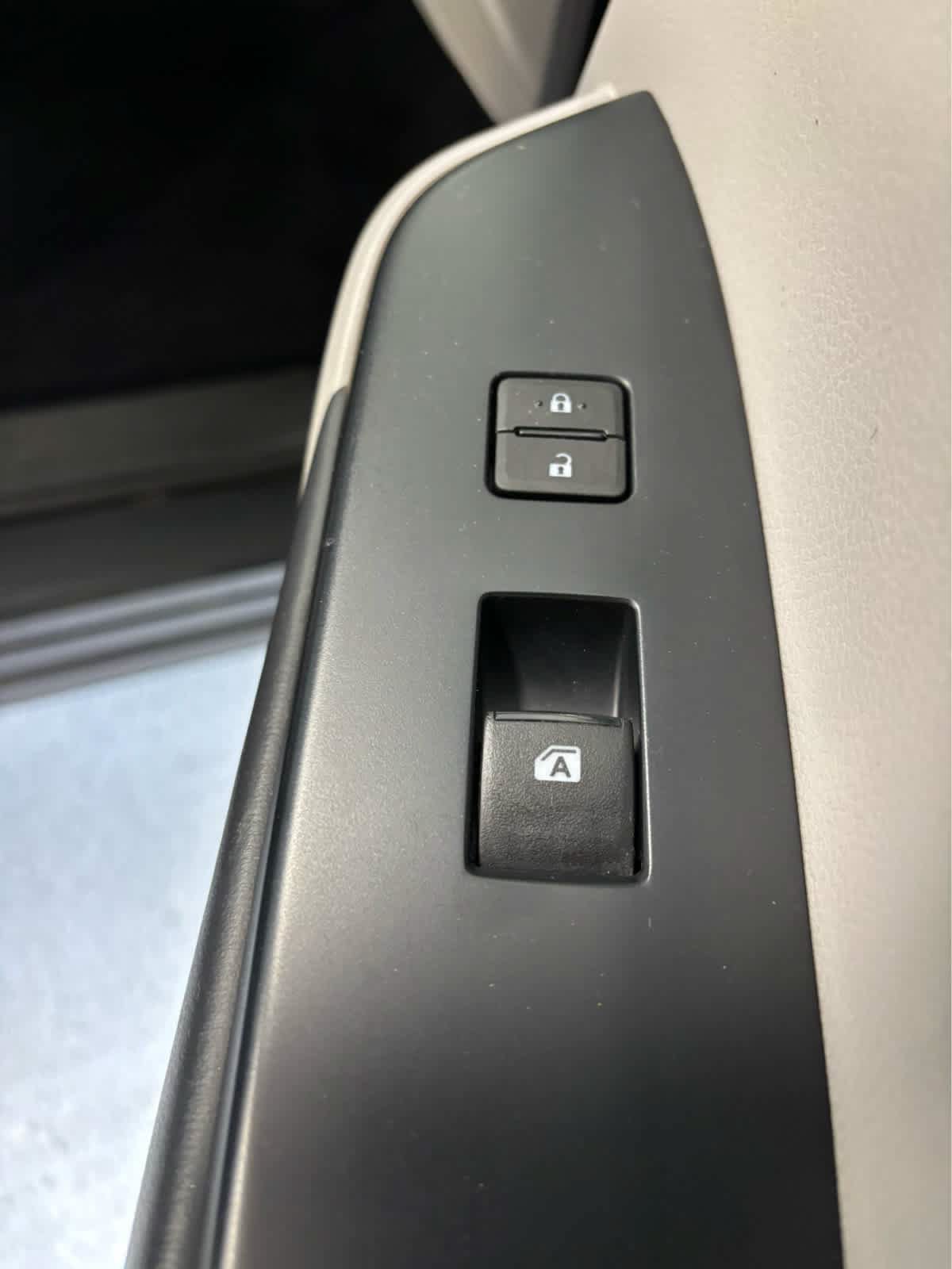 Used 2019 Toyota Highlander XLE AWD/4WD image 41