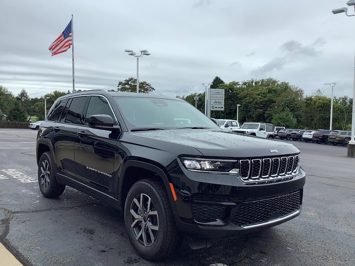 New 2027 Jeep Grand Cherokee Laredo X AWD/4WD image 3