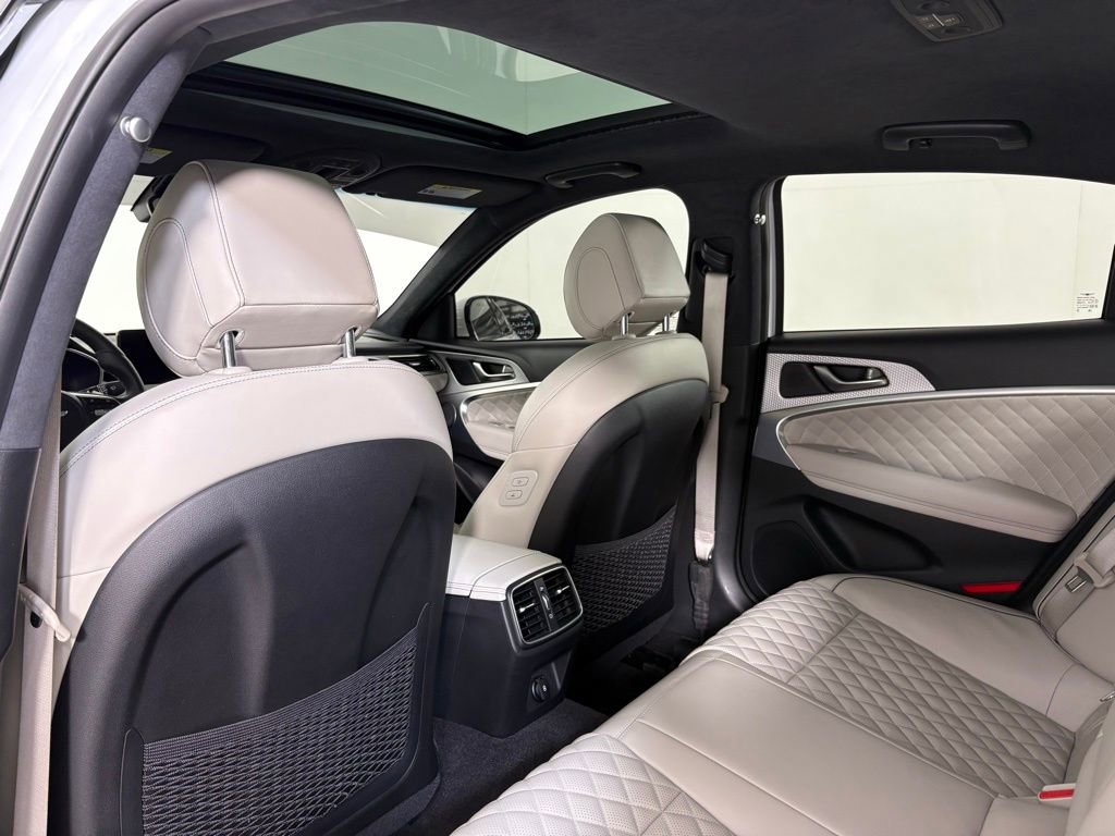 Used 2023 Genesis G70 3.3T w/ Sport Prestige Package image 19