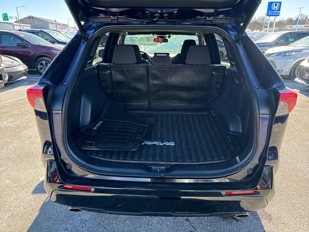 Used 2021 Toyota RAV4 SE image 7