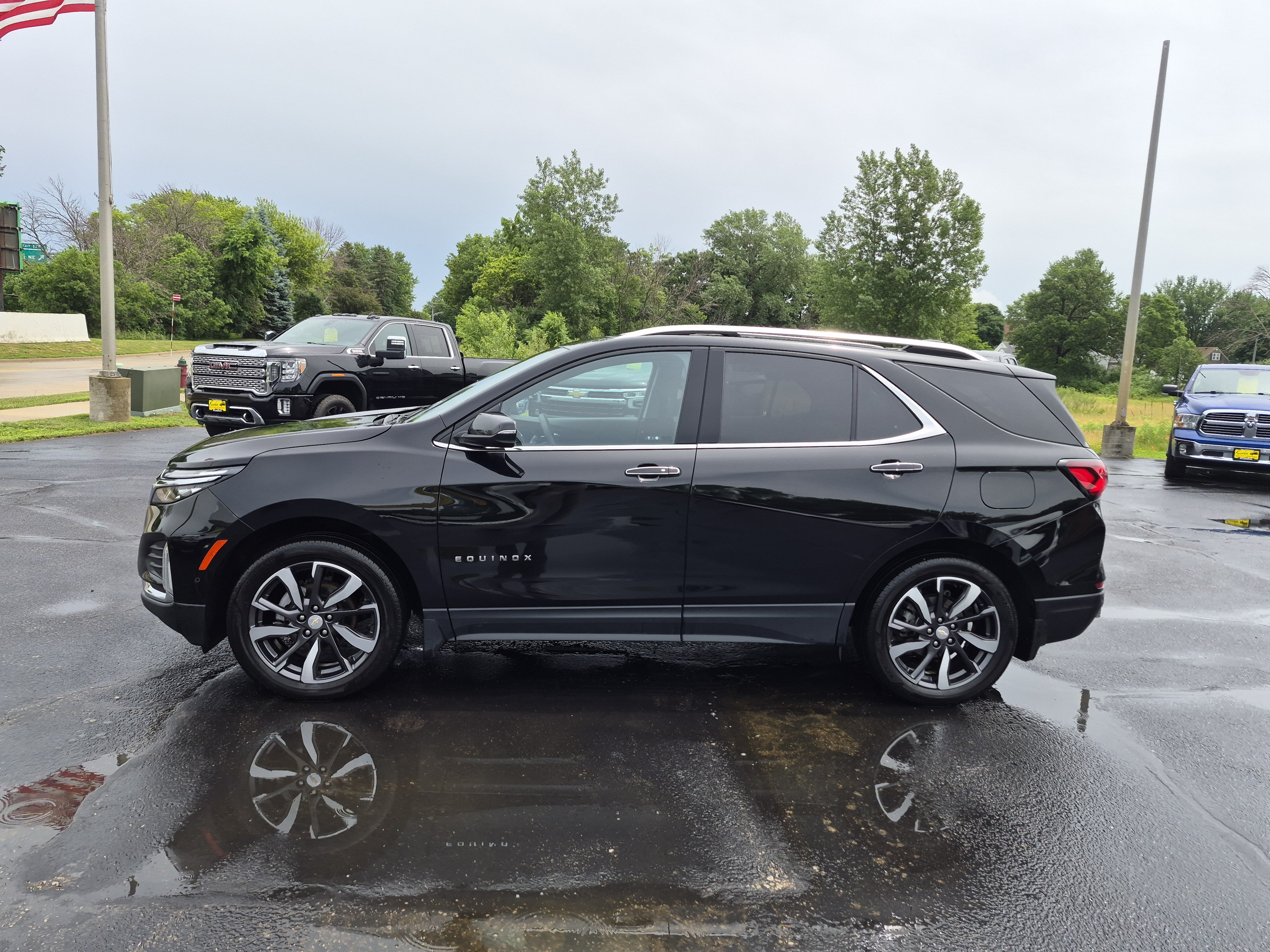 Used 2023 Chevrolet Equinox Premier AWD/4WD image 5