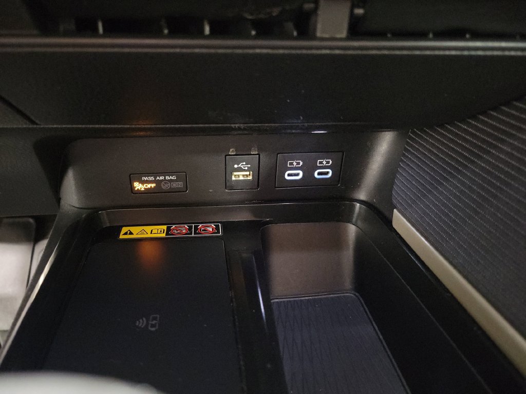 Used 2025 Toyota Camry SE FWD image 18