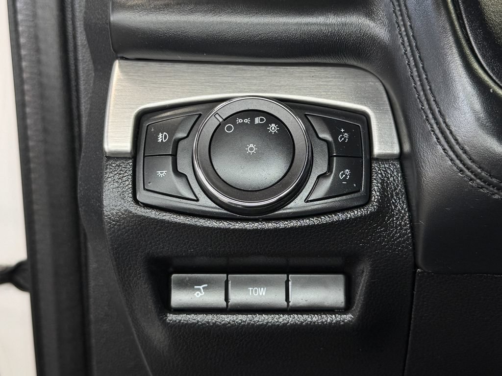 Used 2019 Ford Explorer Platinum AWD/4WD image 18