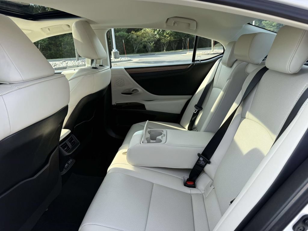Used 2023 Lexus ES 300h w/ Premium Package FWD image 17