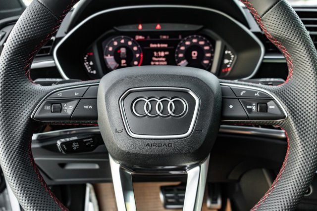 Used 2025 Audi Q3 2.0T Premium Plus w/ Premium Plus Package AWD/4WD image 9
