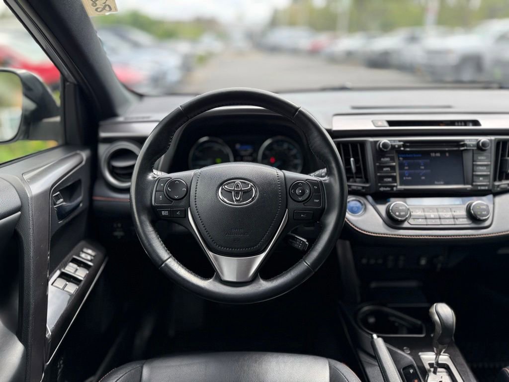 Used 2018 Toyota RAV4 SE AWD/4WD image 24