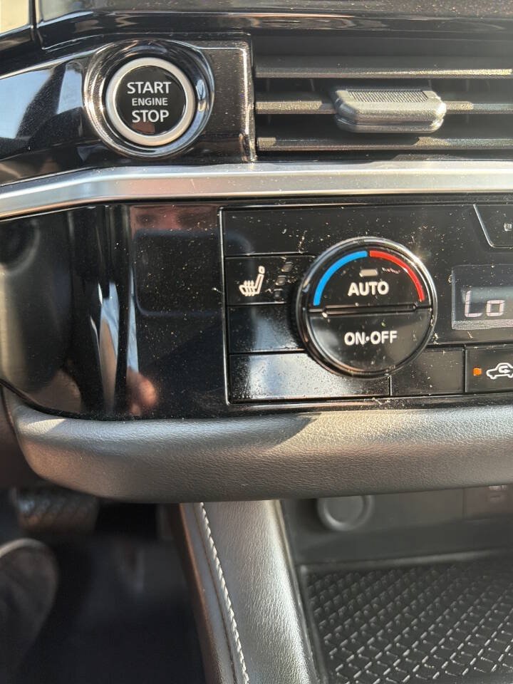 Used 2024 Nissan Pathfinder SV AWD/4WD image 25