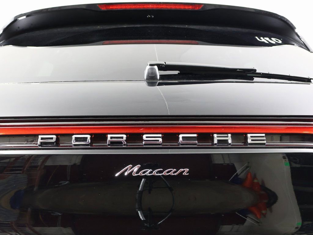 Certified 2025 Porsche Macan image 19