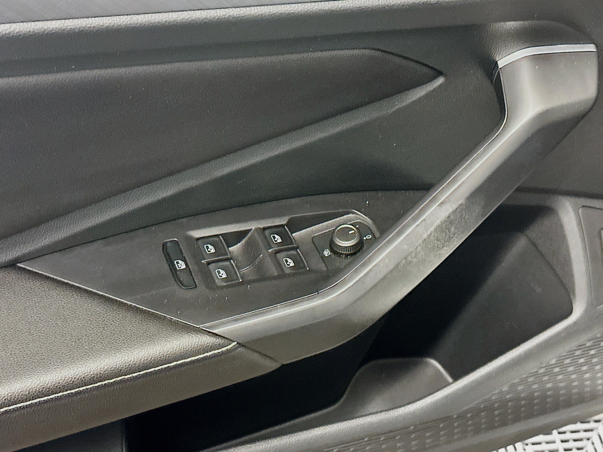 Used 2024 Volkswagen Jetta SE FWD image 15