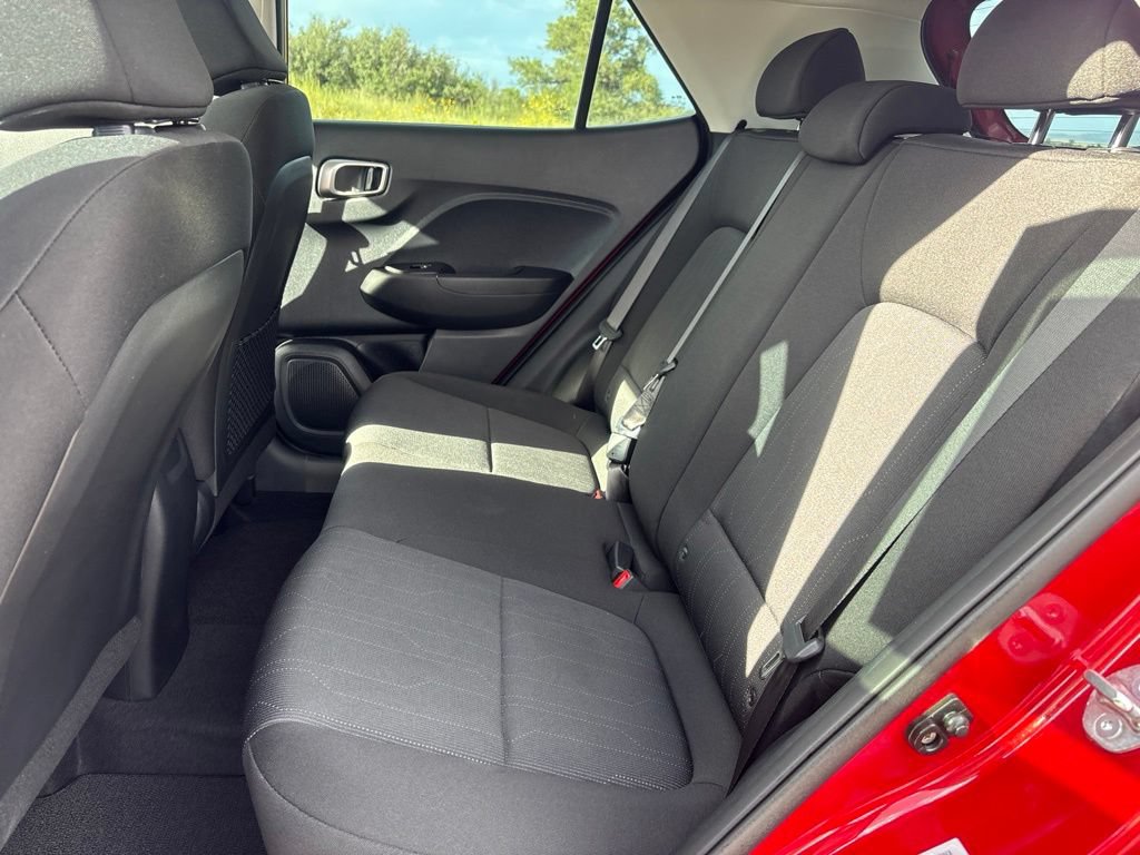 Used 2025 Hyundai Venue SE FWD image 13