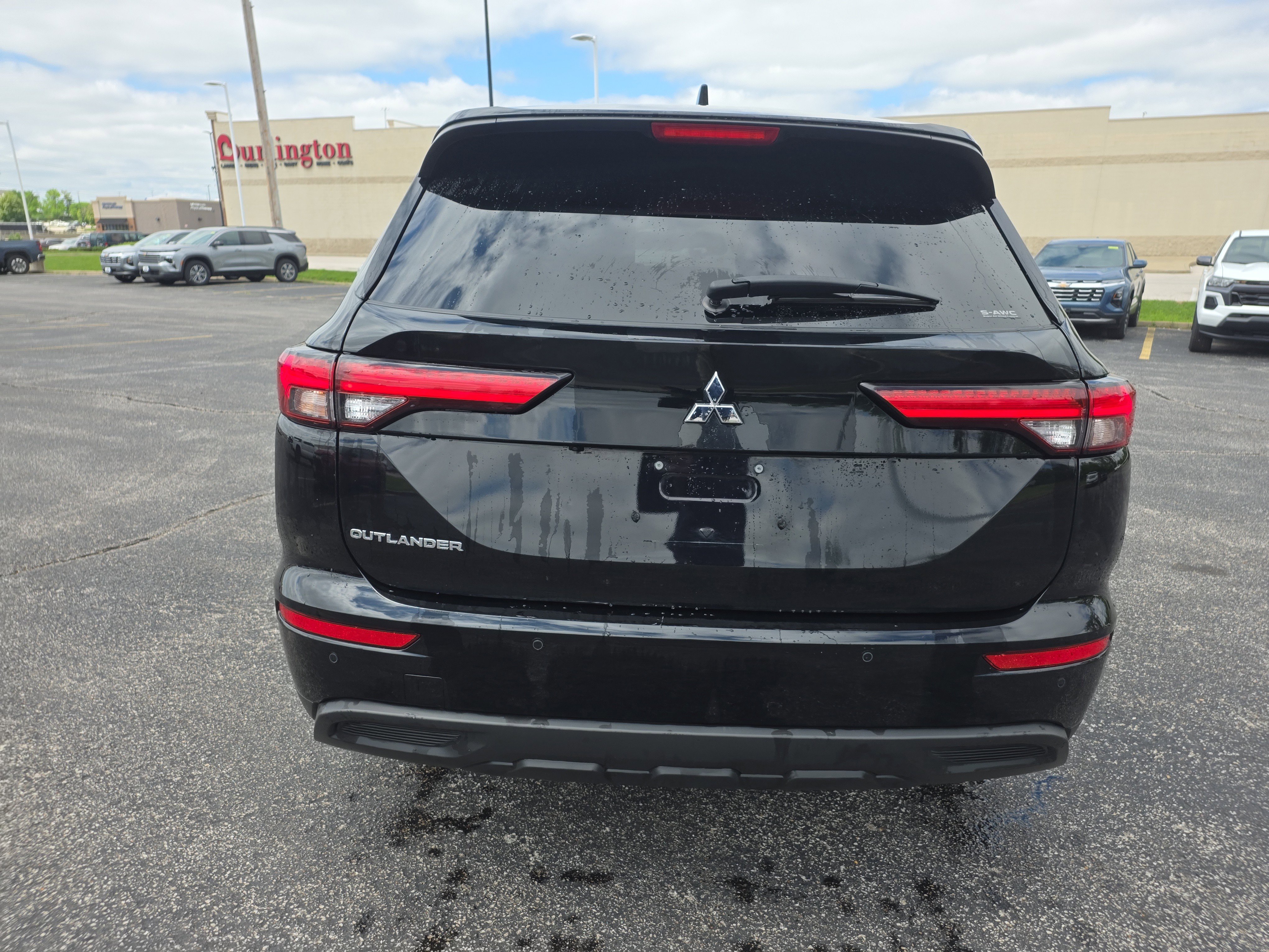 Used 2024 Mitsubishi Outlander ES AWD/4WD image 4