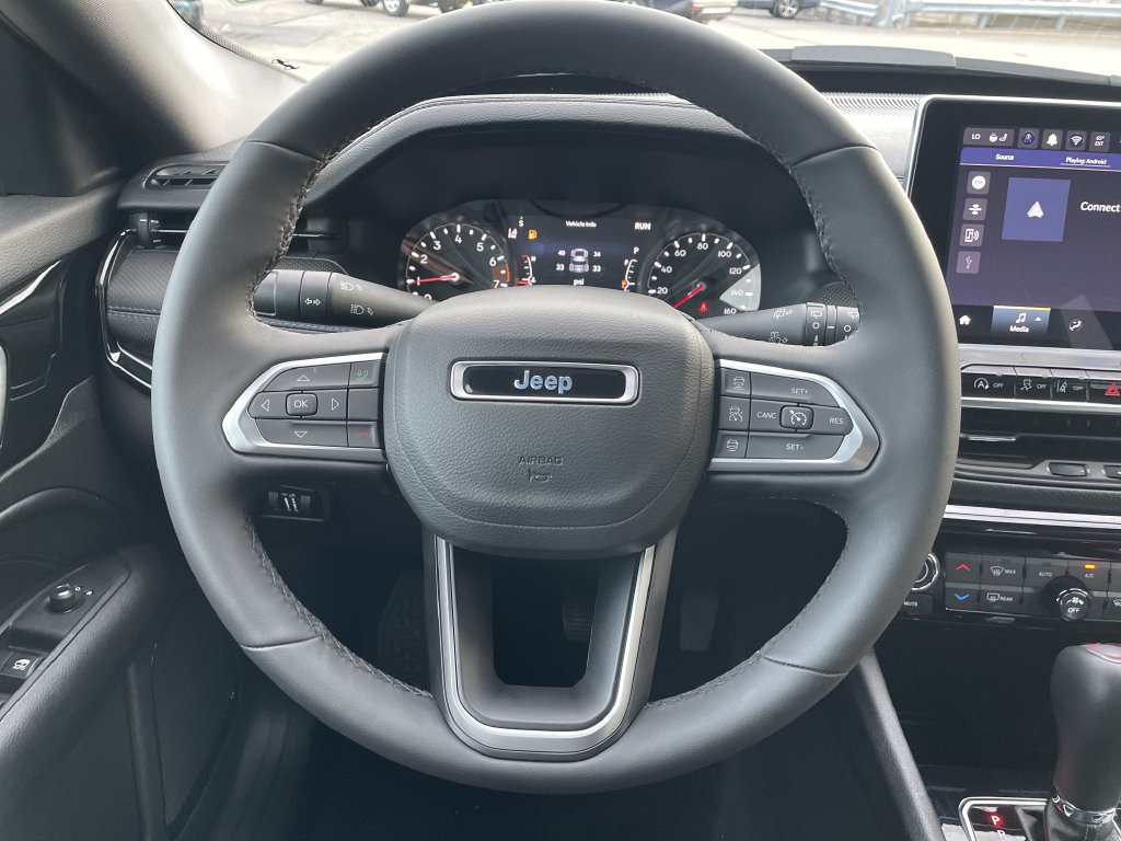 Used 2026 Jeep Compass Limited AWD/4WD image 16