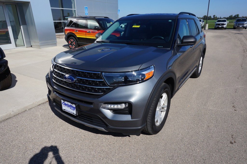 Used 2023 Ford Explorer XLT w/ Equipment Group 202A image 8