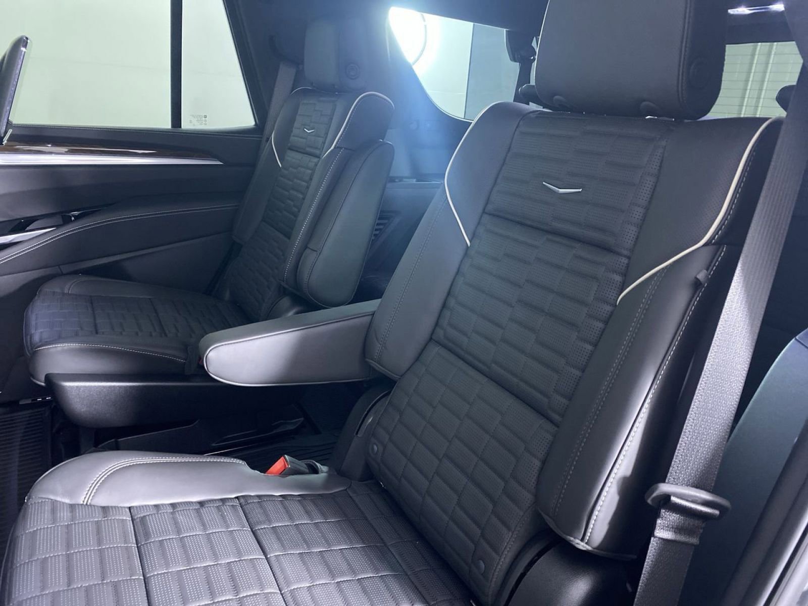 New 2026 Cadillac Escalade Platinum Sport w/ LPO, ONYX Package AWD/4WD image 15