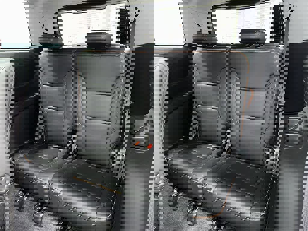 Used 2022 GMC Acadia AT4 w/ Preferred Package image 18