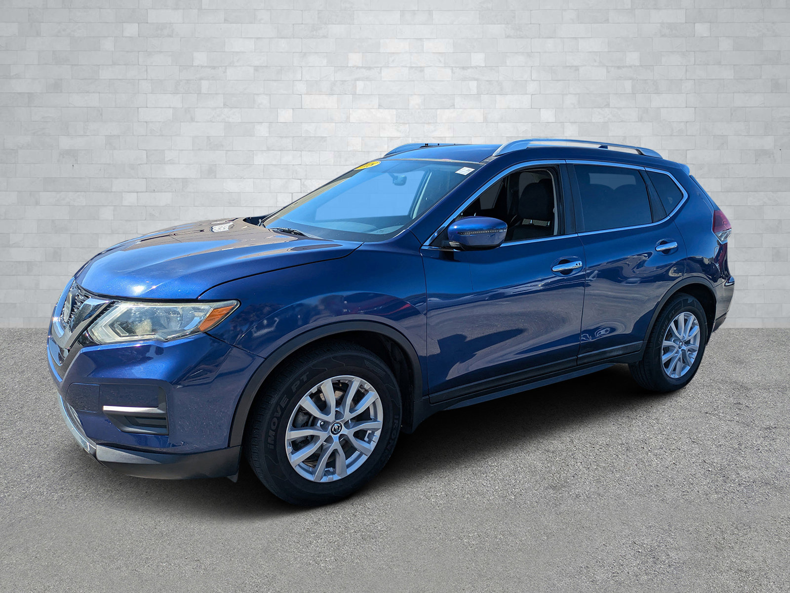 Used 2018 Nissan Rogue SV image 9