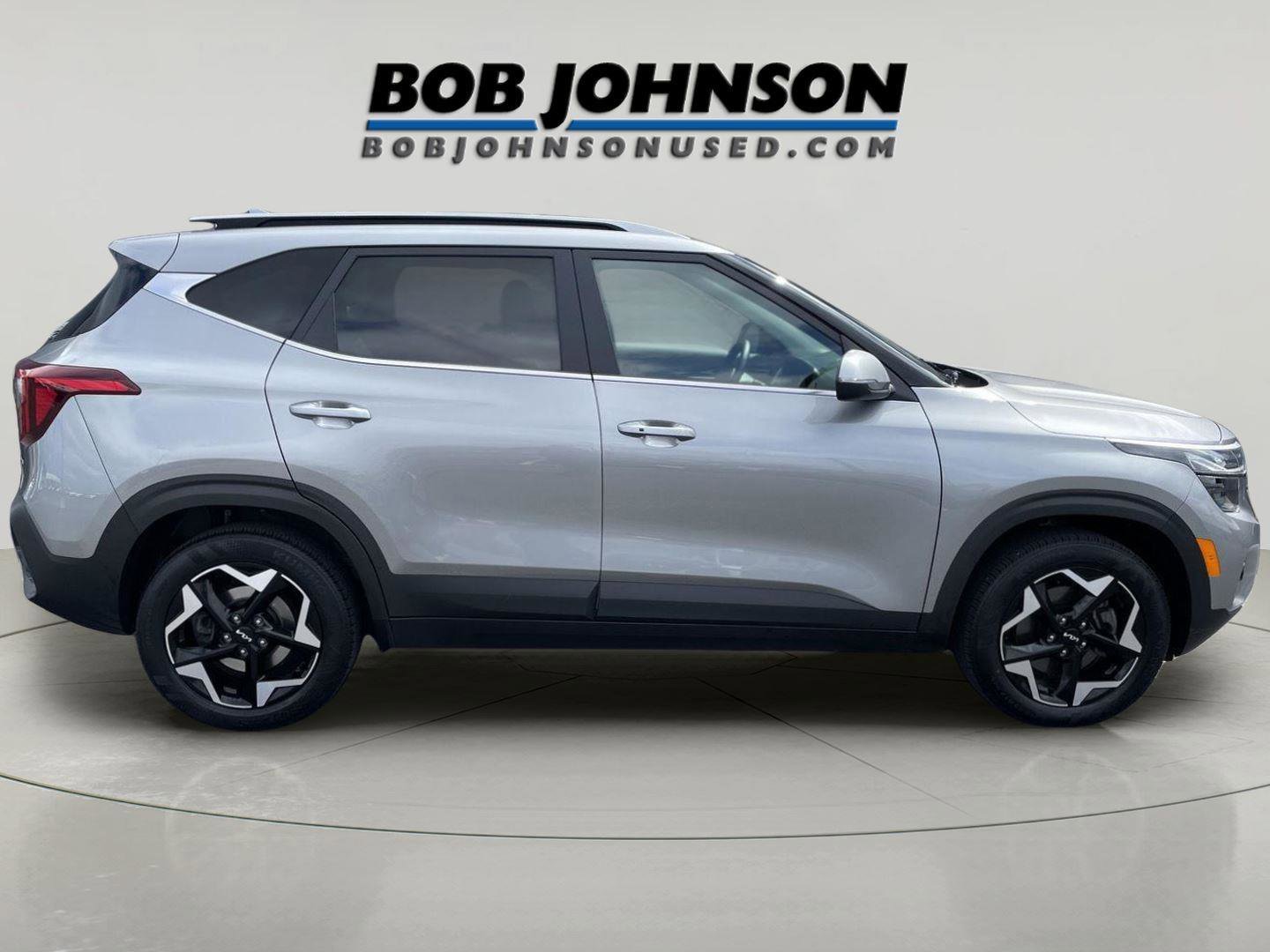 Used 2024 Kia Seltos EX image 2