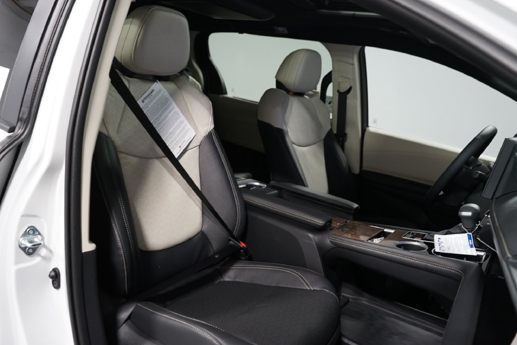 New 2026 Toyota Sienna Platinum AWD/4WD image 32