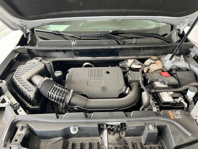 Used 2022 GMC Acadia SLT w/ LPO, Roadside Safety Package AWD/4WD image 4