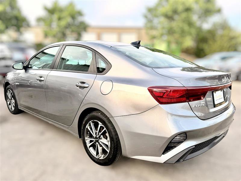 Used 2023 Kia Forte LXS w/ LXS Technology Package FWD image 2