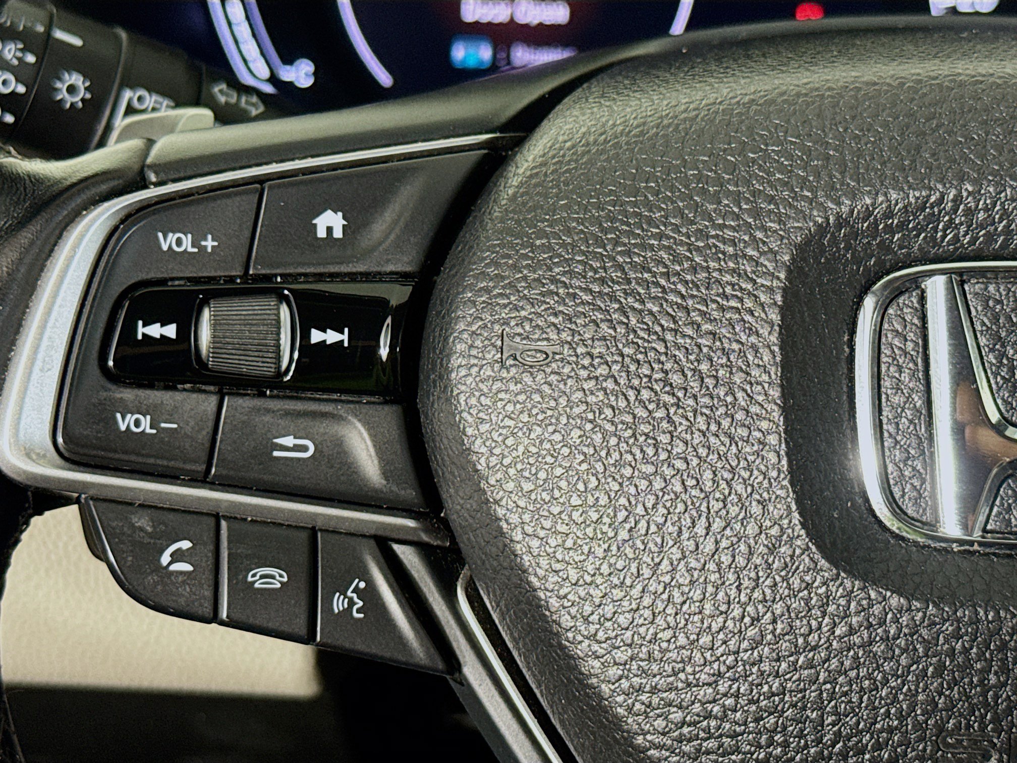 Used 2018 Honda Accord Touring image 11
