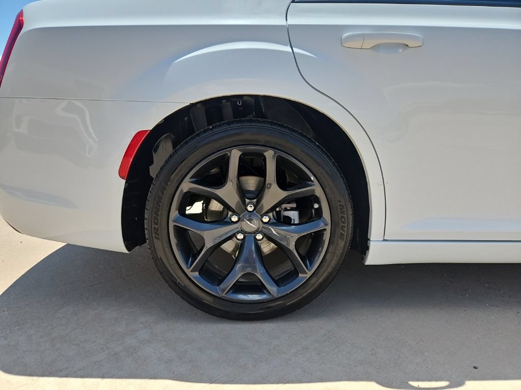Certified 2023 Chrysler 300 S RWD image 8