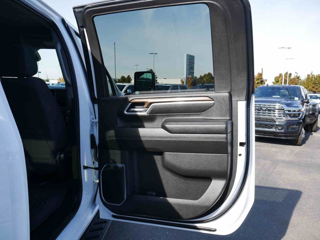 Used 2025 Chevrolet Silverado 3500 LT image 25