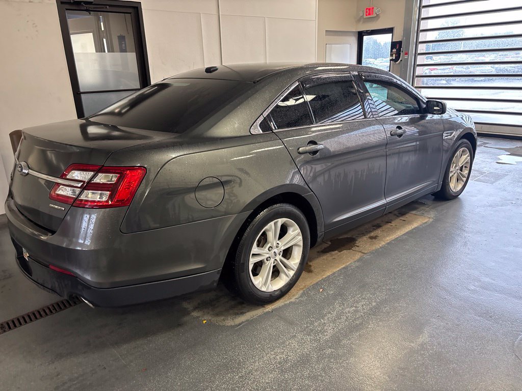 Used 2017 Ford Taurus SE FWD image 8
