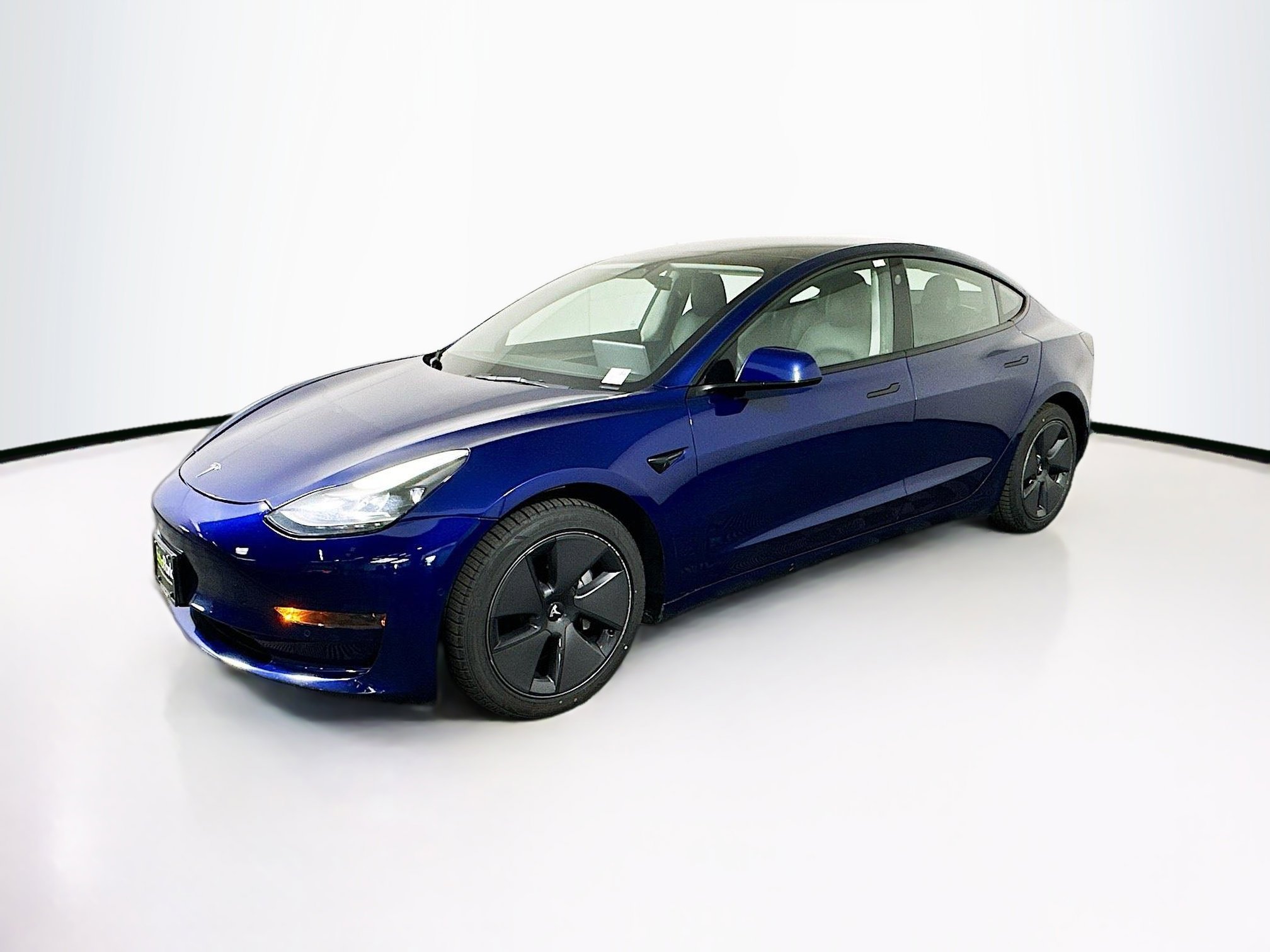 Used 2022 Tesla Model 3 Standard Range Plus image 3