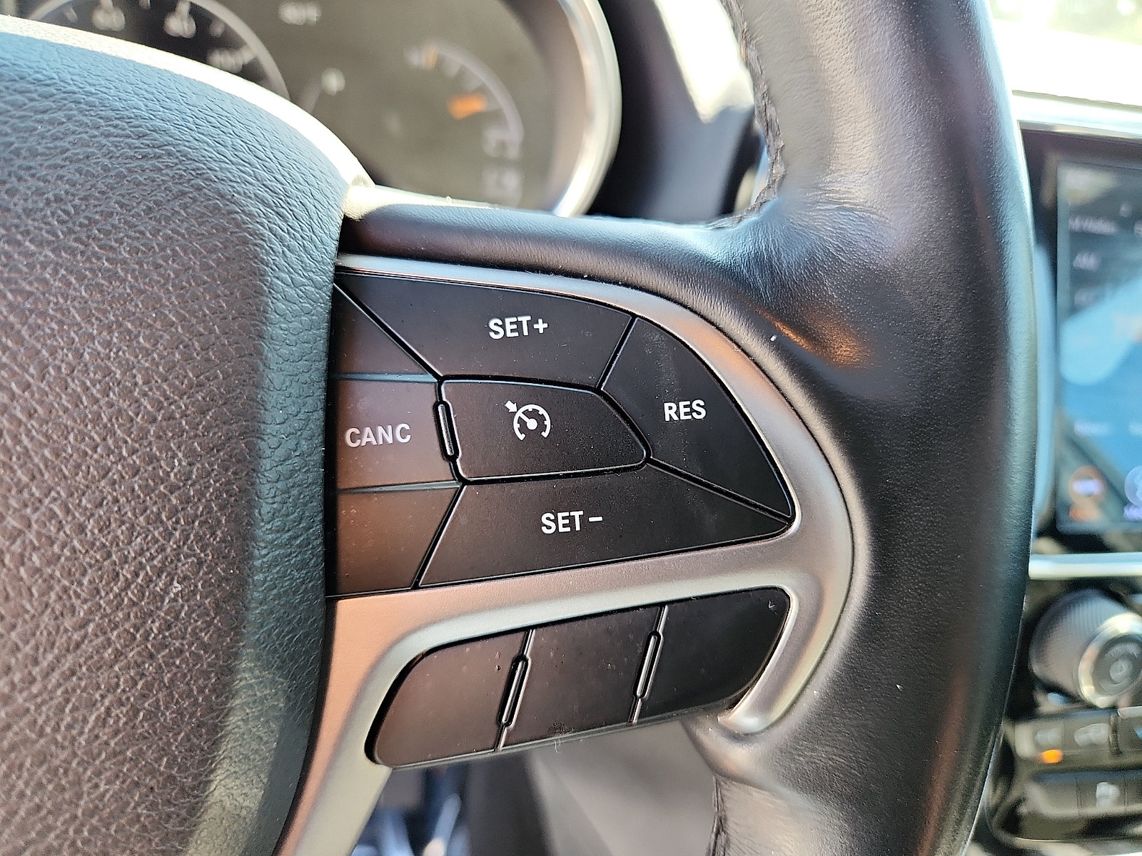 Used 2019 Jeep Grand Cherokee Altitude AWD/4WD image 23