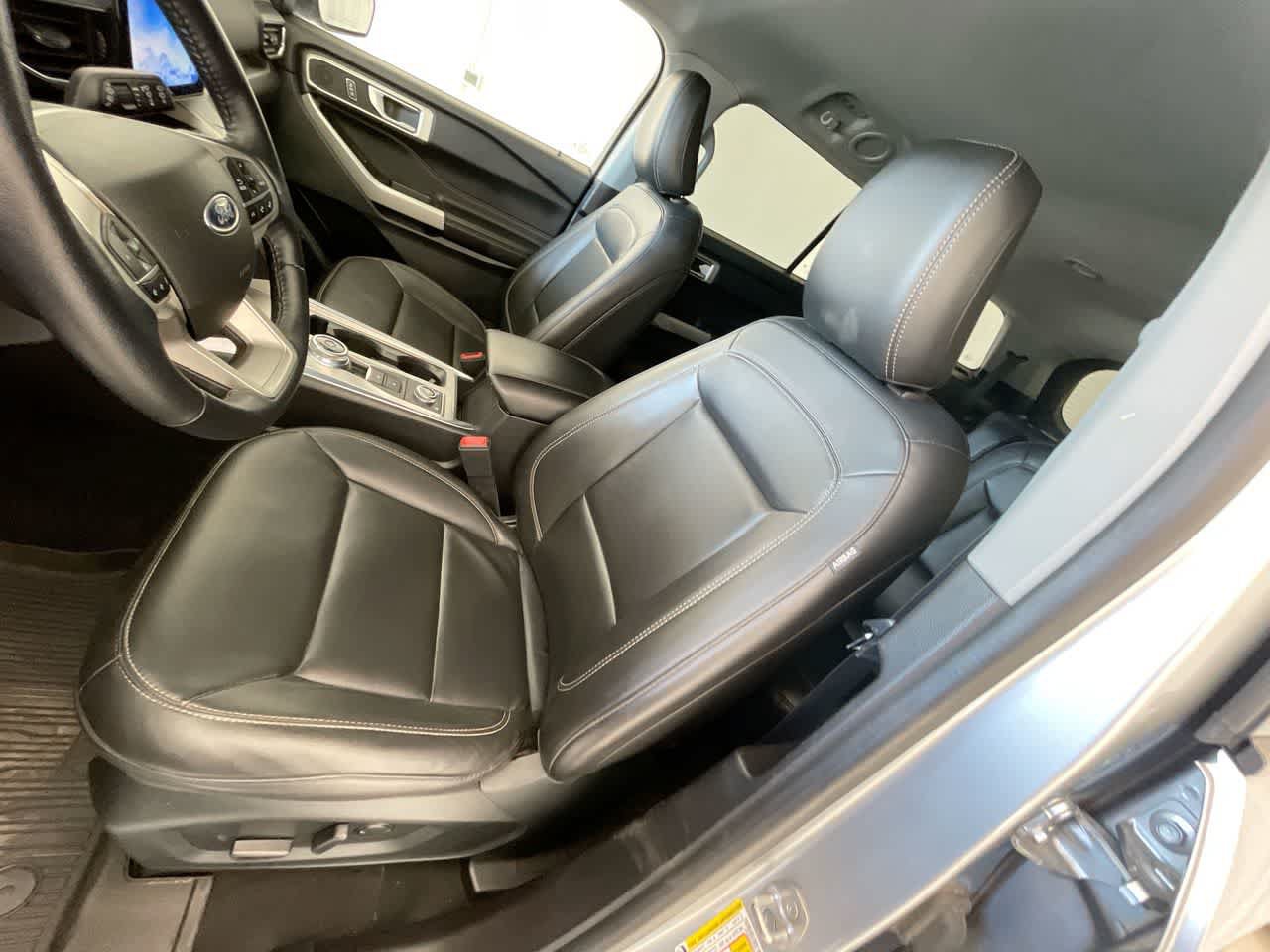 Used 2022 Ford Explorer XLT w/ Equipment Group 202A AWD/4WD image 11