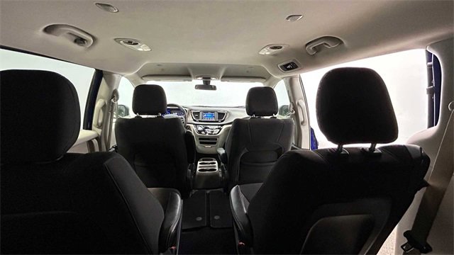 Used 2021 Chrysler Voyager LX image 28
