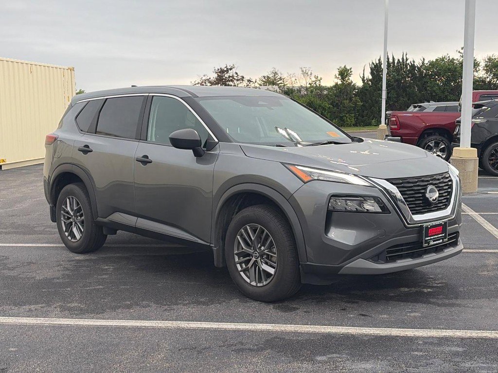 Used 2023 Nissan Rogue S AWD/4WD image 3