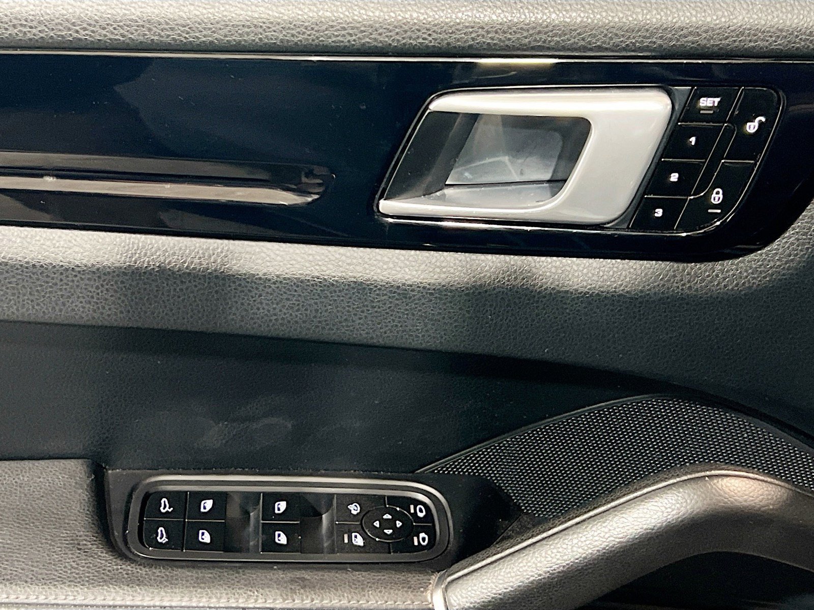 Used 2019 Porsche Cayenne AWD/4WD image 14